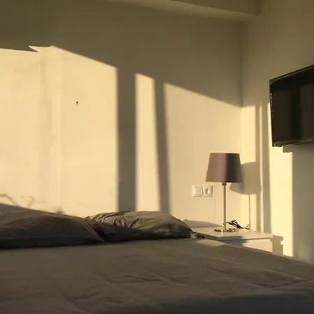 Port,free Parking إِستيبونا